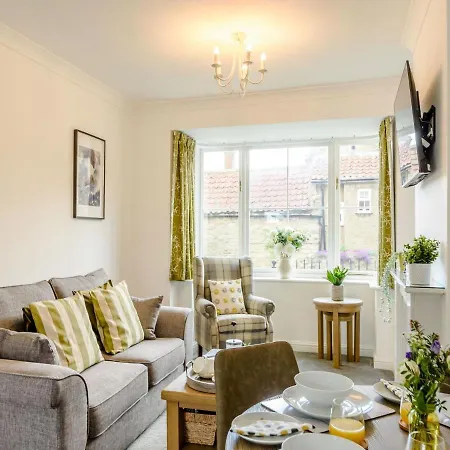 2 Bed In Scarborough 82716