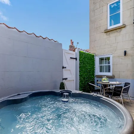 2 Bed In Scarborough 82716 Holiday home