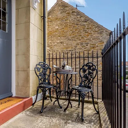 2 Bed In Scarborough 82716 Brompton (Scarborough)