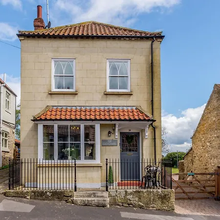 2 Bed In Scarborough 82716 Holiday home *